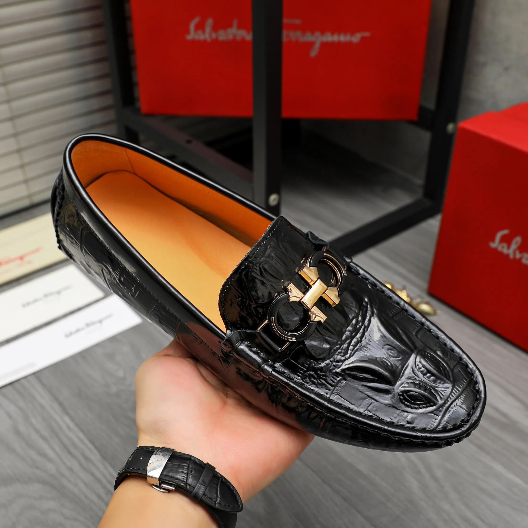 Men's shoes 💰380 Product trademark: Ferragamo "Ferragamo" casual slip-on shoes Regular size: 38-45 (45 is custom-made and non-returnable) Product materials: Selected high-quality embossed cowhide upper, pigskin lining, rubber outsole